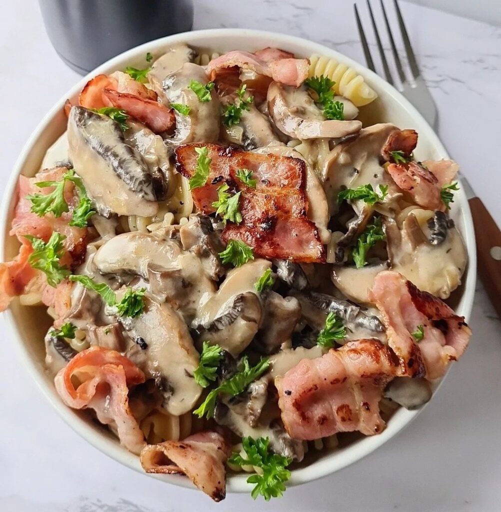 Pasta bowl aux champis crémeux et au bacon