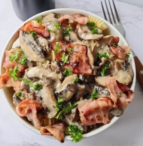 Pasta bowl aux champis crémeux et au bacon Pasta bowl aux champis crémeux et au bacon