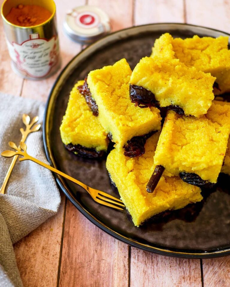Pudding de semoule aux épices et aux pruneaux