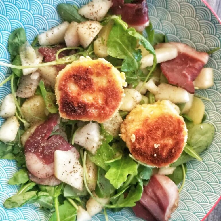 Salade aux croustillants de chèvres chauds