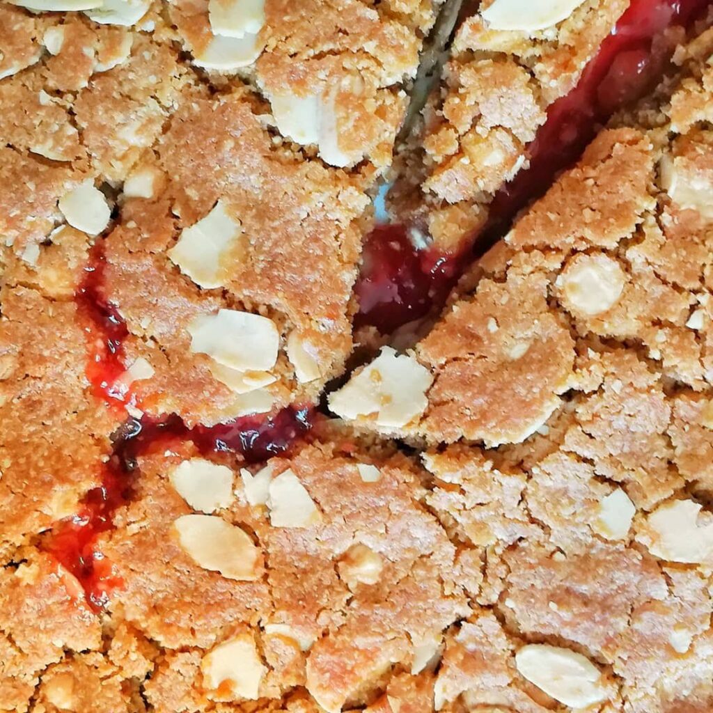 Cookie géant à la confiture de framboises et aux chocolat blanc