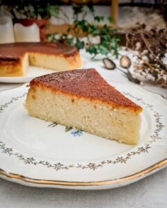 Gâteau de semoule caramélisé à la noix de coco