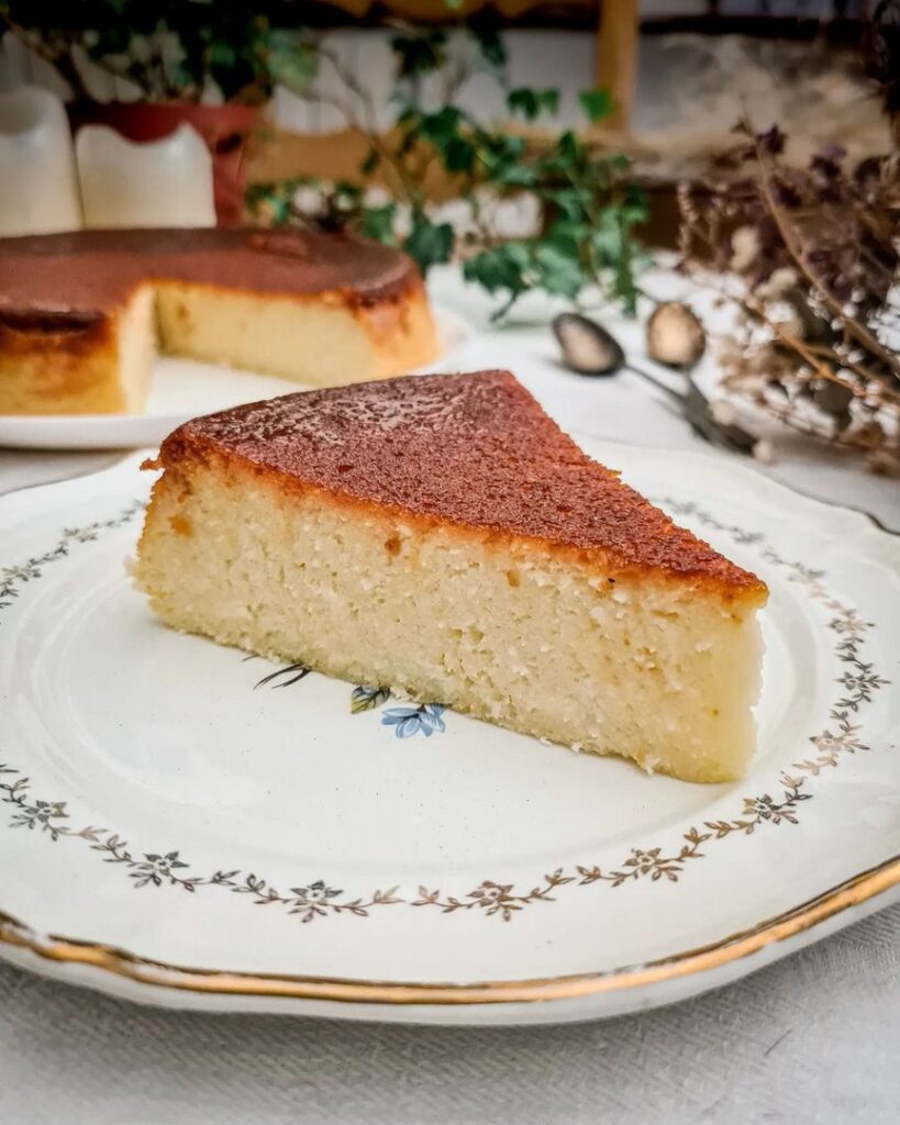 Gâteau de semoule caramélisé à la noix de coco