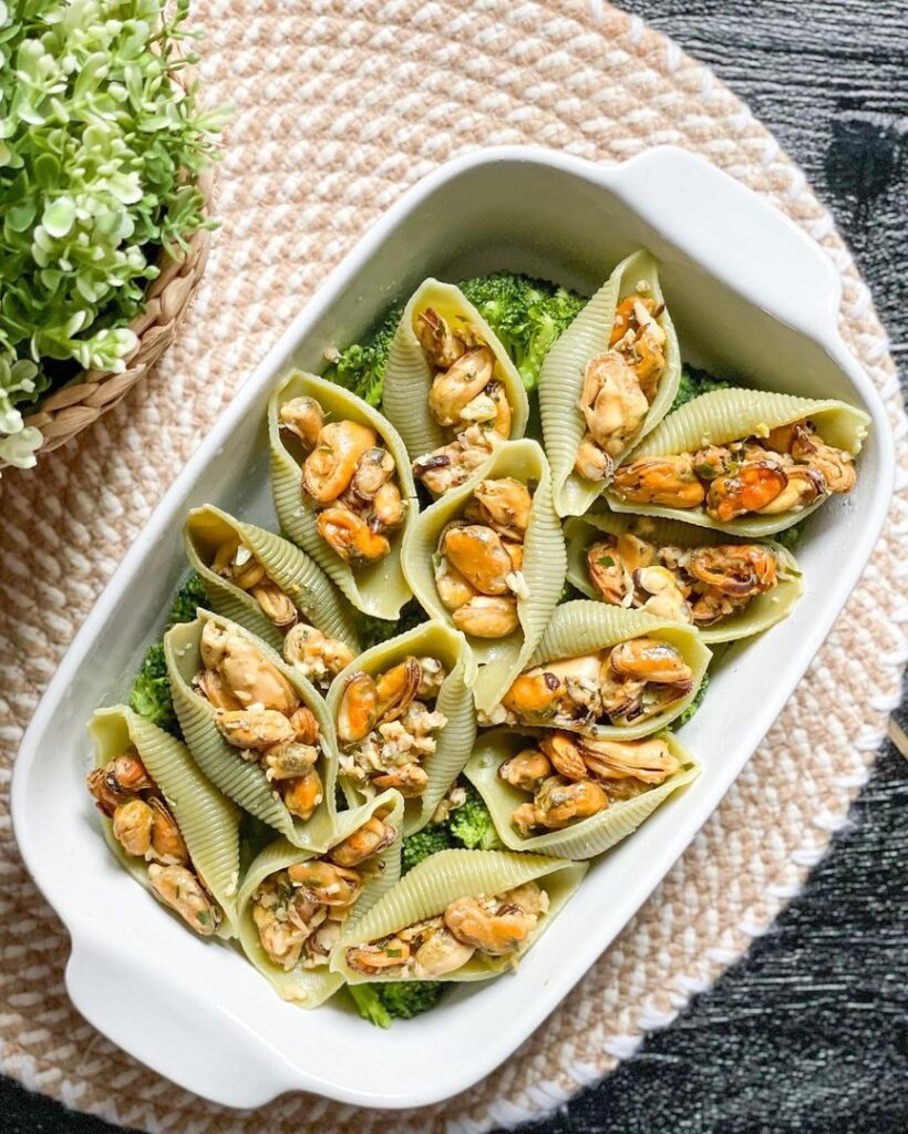 Farcis aux moules sur brocolis