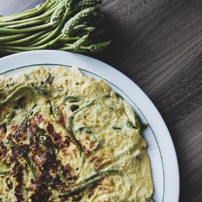 Omelette cébettes et ornithogales ou asperges des bois Omelette cébettes et ornithogales ou asperges des bois