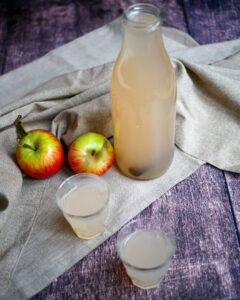 Eau infusée à la pomme et aux épices Eau infusée à la pomme et aux épices