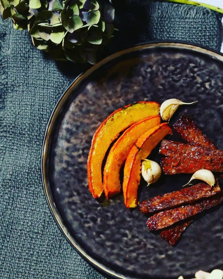 Tempeh kororima – potimarron à l’ail Tempeh kororima – potimarron à l’ail
