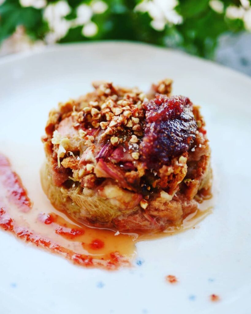 Crumble à la rhubarbe minute