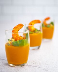 Purée de potimaron – noix craquantes et crevettes à l’ail Purée de potimaron – noix craquantes et crevettes à l’ail