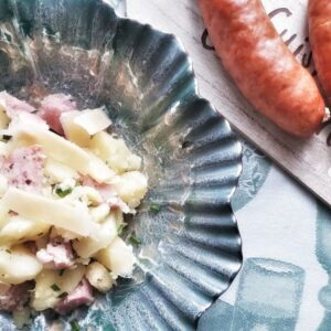 Salade de pommes de terre aux saucisses