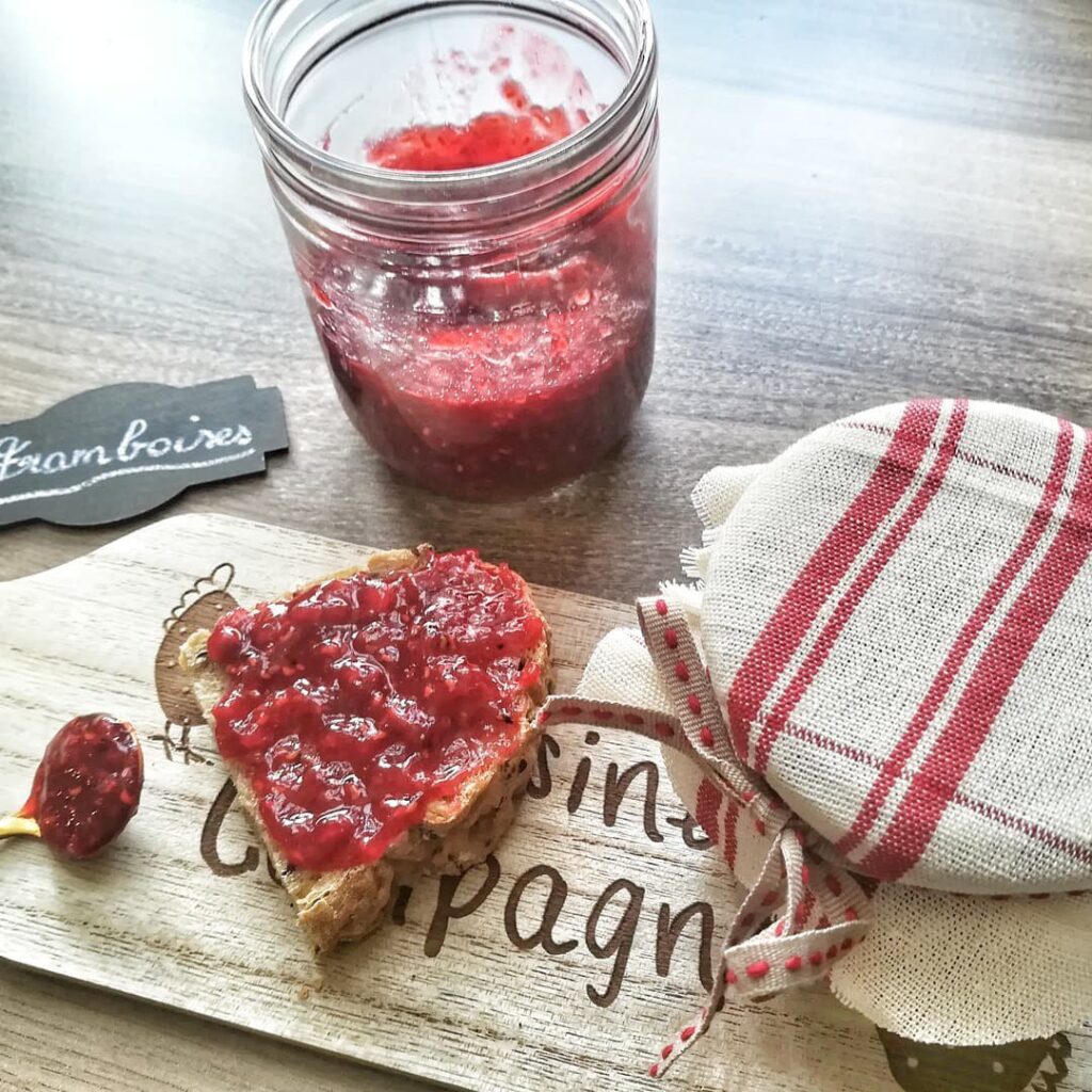 Framboises mi confiture mi compote