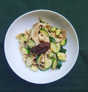 Tagliatelles aux courgettes et à la tapenade