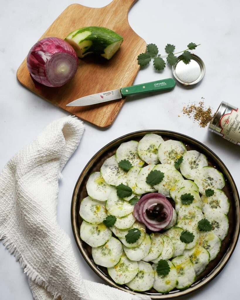 Salade de concombre au tzatziki et à la pimprenelle