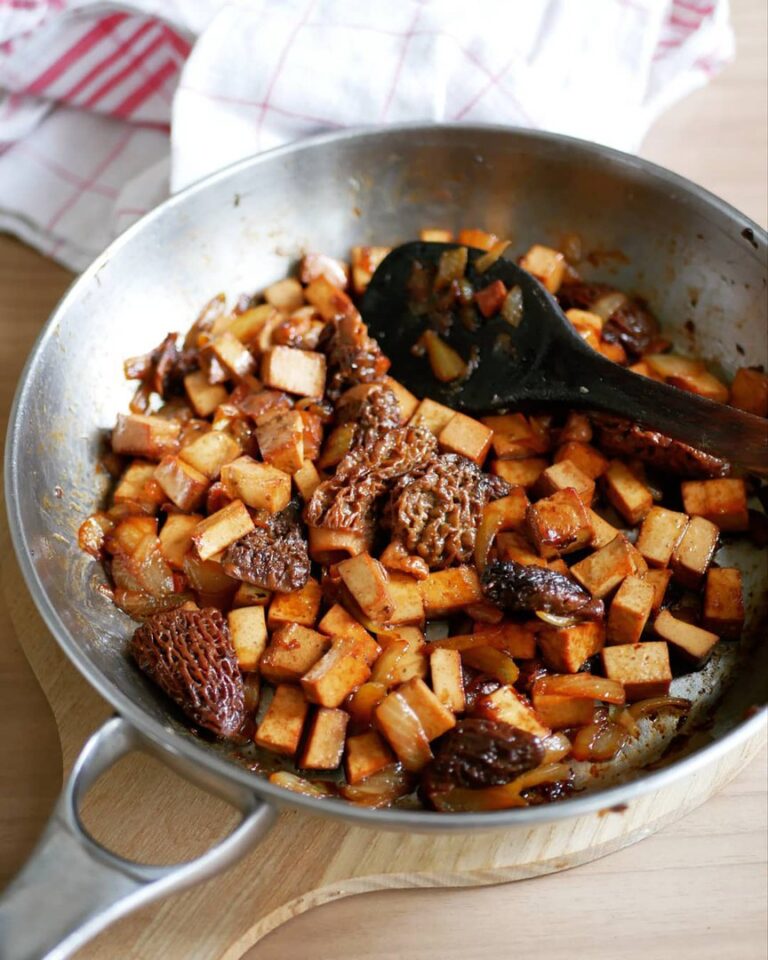 Sauté de tofu fumé aux morilles