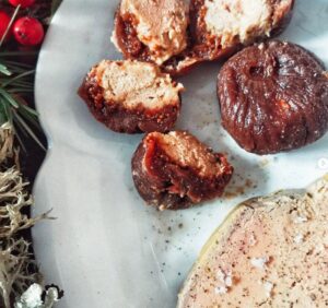 Figues garnies au foie gras mi-cuit