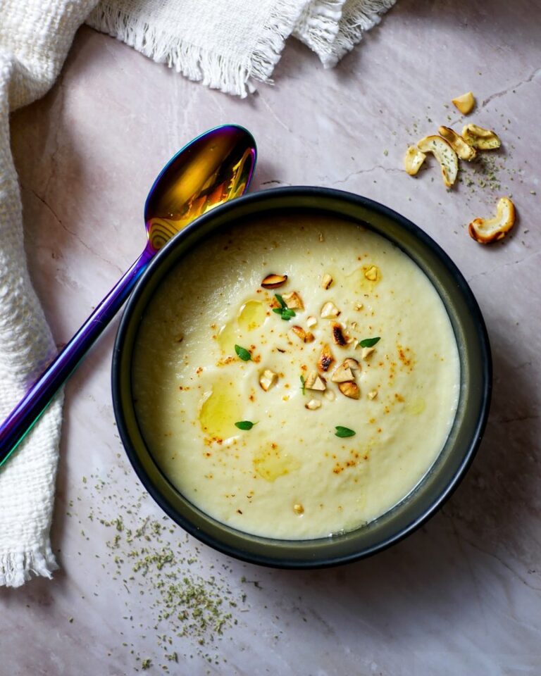 Crème de céleri aux pommes et noix de cajou torréfies