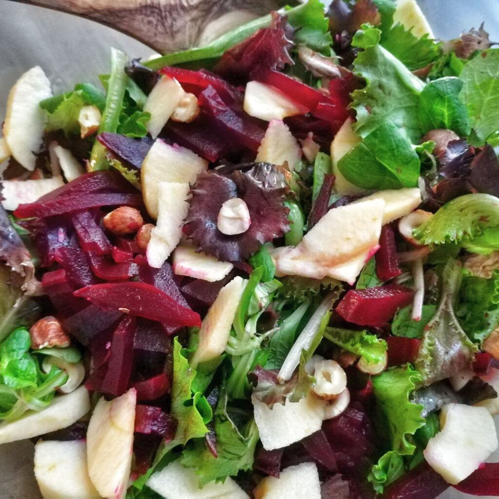 Salade betteraves pommes noisettes