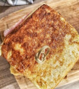 Croque au gouda façon pain perdu Croque au gouda façon pain perdu