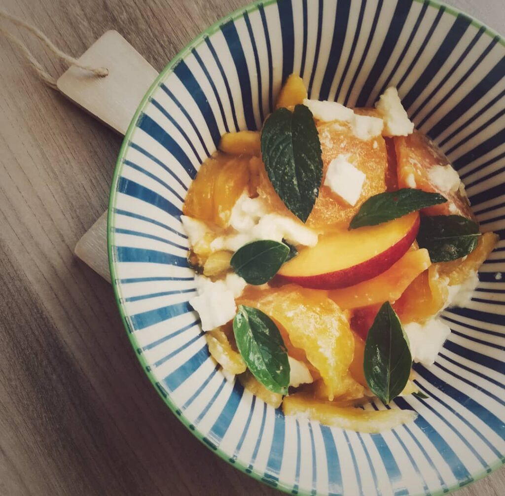 Petite salade du soir aux tomates ananas et nectarines