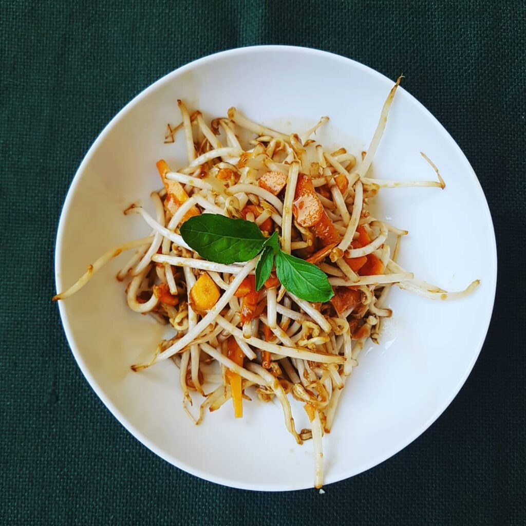 Salade de haricots mungo au beurre de cacahuète