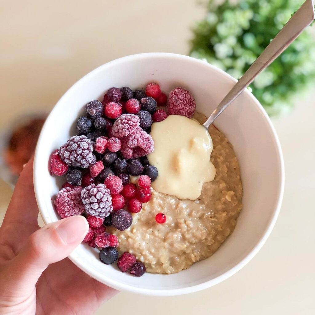 Porridge aux fruits rouge et au beurre d&rsquo;amandes