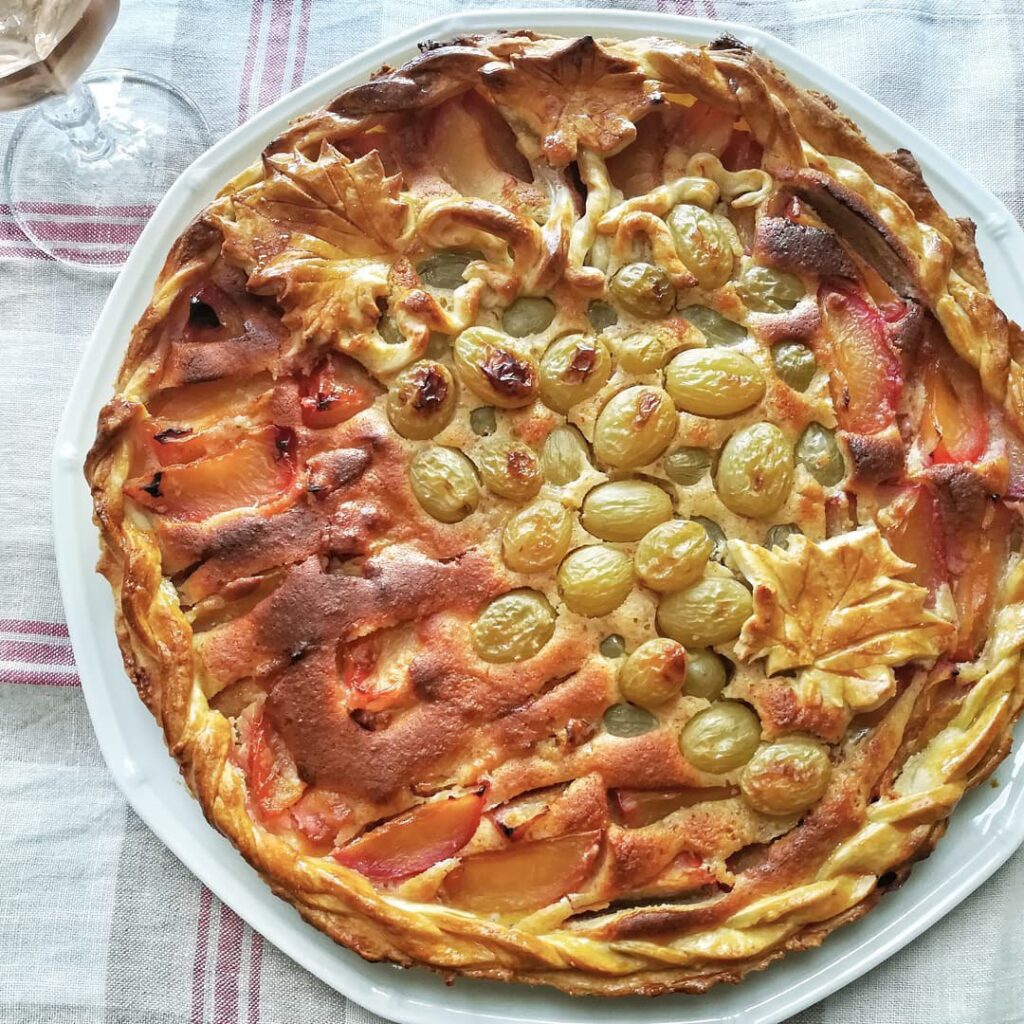 Tarte aux raisins et aux prunes