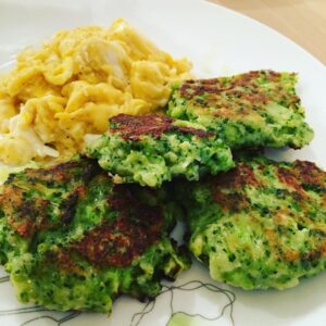 Œufs brouillés – galettes brocolis parmesan