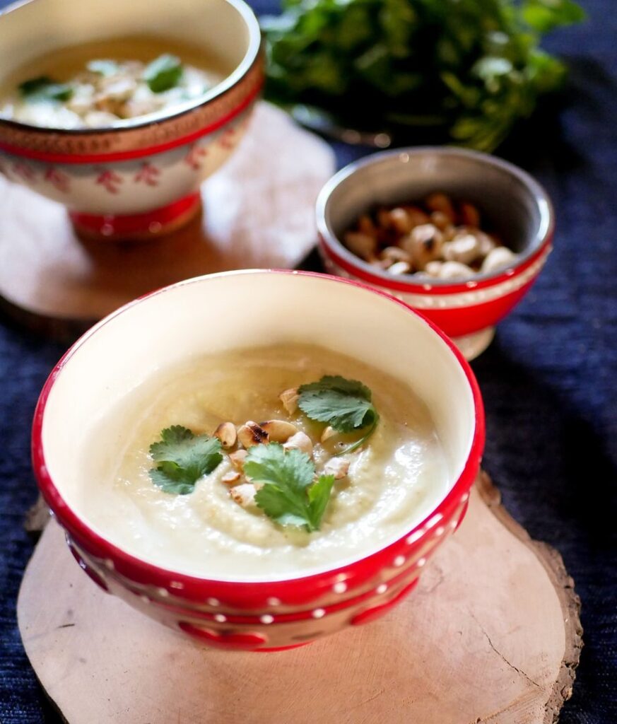 Crème de chou fleur au curry et noix de cajou torréfiées