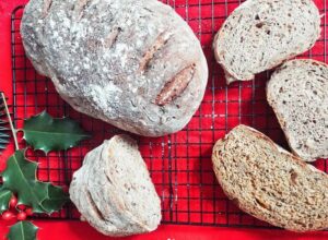 Pain de campagne aux fruits secs et aux noix