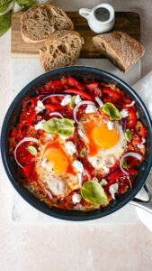 Shaksuka chèvre et basilic Shaksuka chèvre et basilic