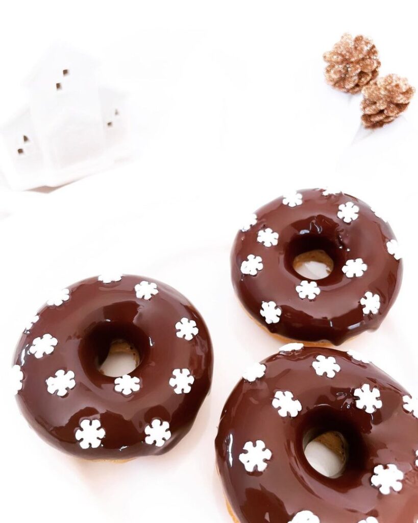 Donuts au chocolat noir et à la banane