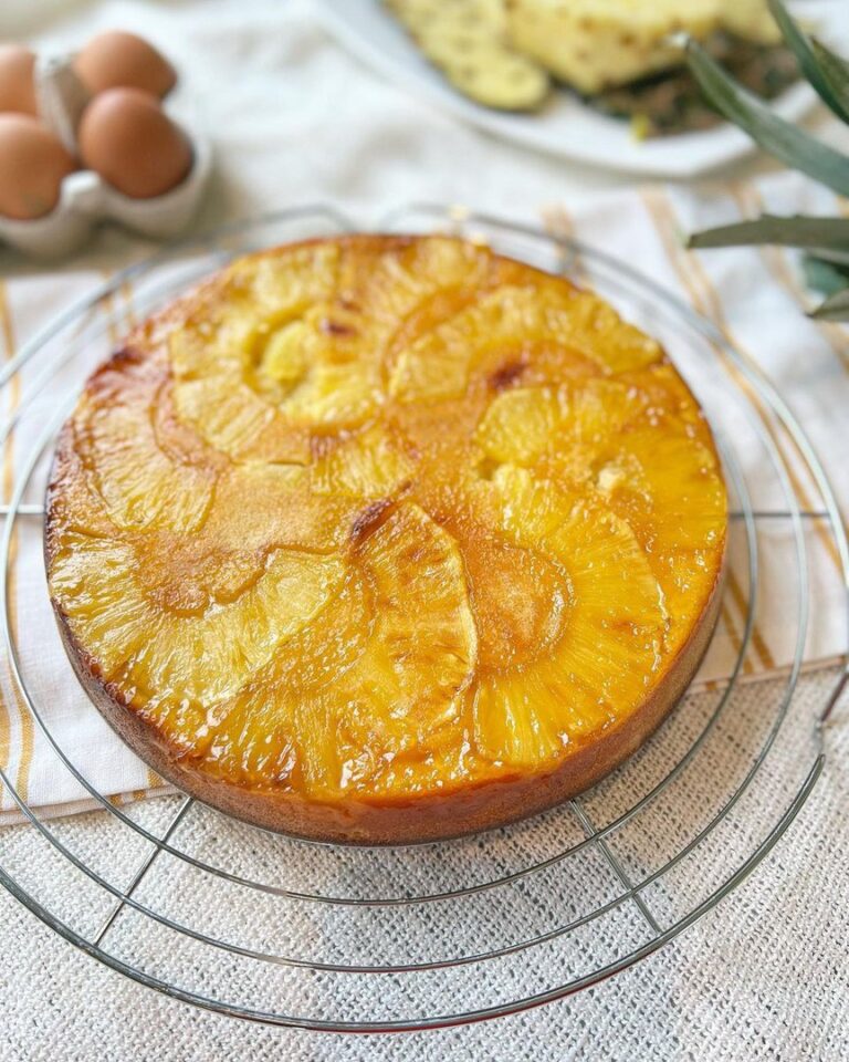 Gâteau renversé à l’ananas et à la compote de pommes Gâteau renversé à l’ananas et à la compote de pommes