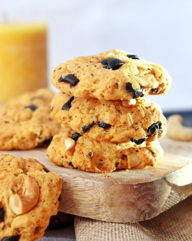 Cookies salés au pesto rosso – olives