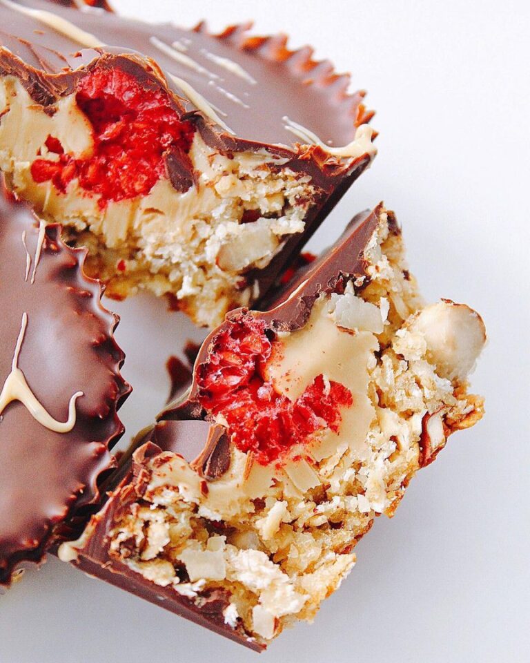 Granola cups framboise, choco et cajou Granola cups framboise, choco et cajou