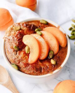 Gâteau individuel aux abricots et aux pistaches
