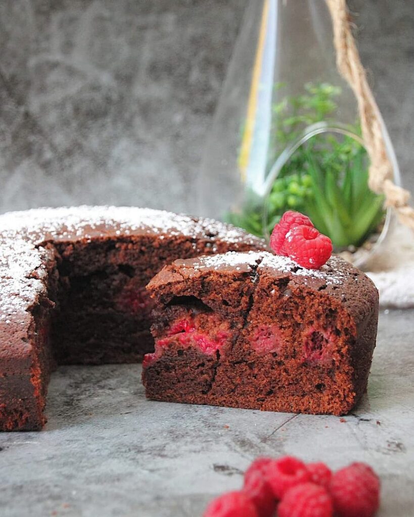 Gâteau au chocolat et framboises