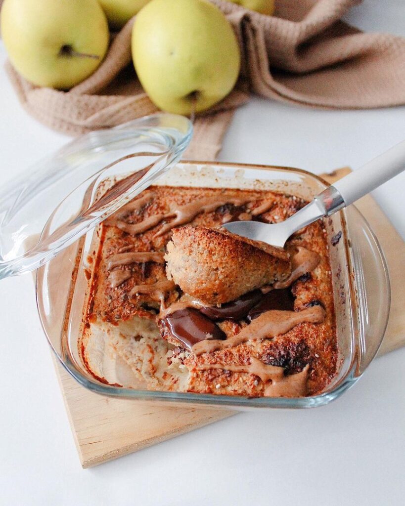 Porridge au four pommes noisettes