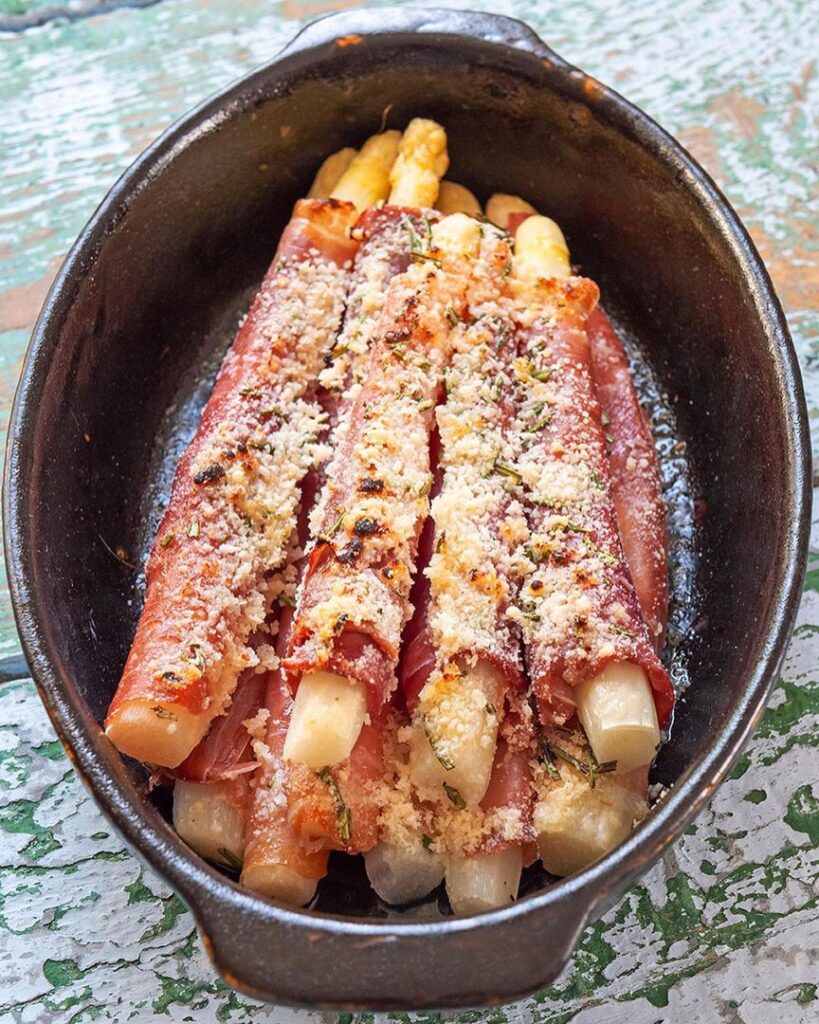 Jambon Italien avec de l’asperge blanche
