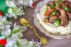 Poêlée de champignons fondants et son écrasé de pomme de terre Poêlée de champignons fondants et son écrasé de pomme de terre