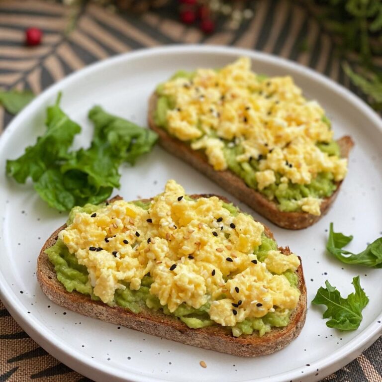 Toasts avocat et œufs brouillés