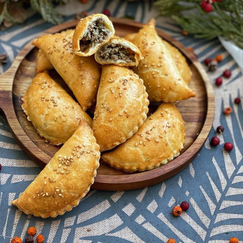 Feuilleté à la viande hachée et à la crème fraîche