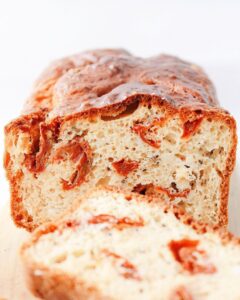 Cake salé aux tomates séchées et fêta
