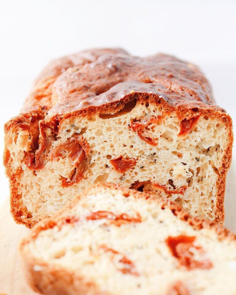 Cake salé aux tomates séchées et fêta Cake salé aux tomates séchées et fêta