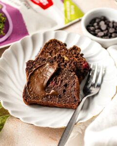 Cake banane au cacao et aux framboise