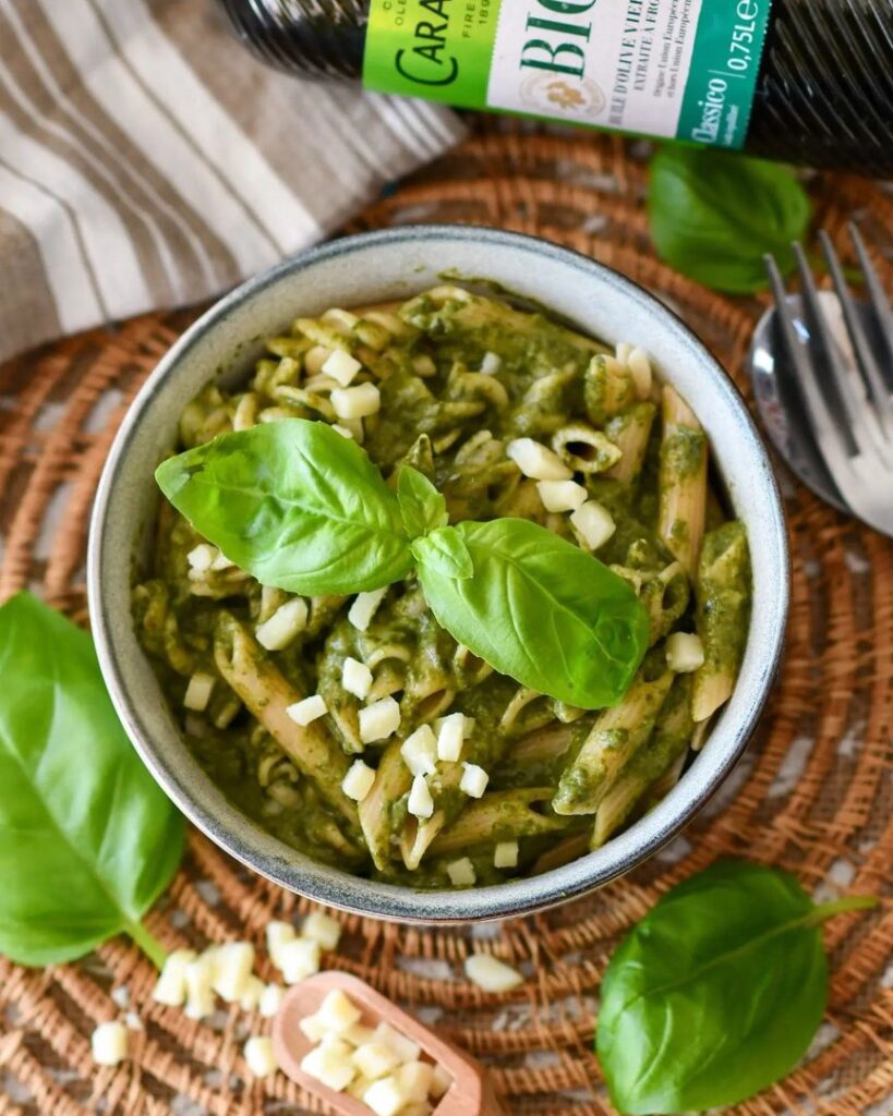 Pâtes complètes et sauce crémeuse épinards et basilic