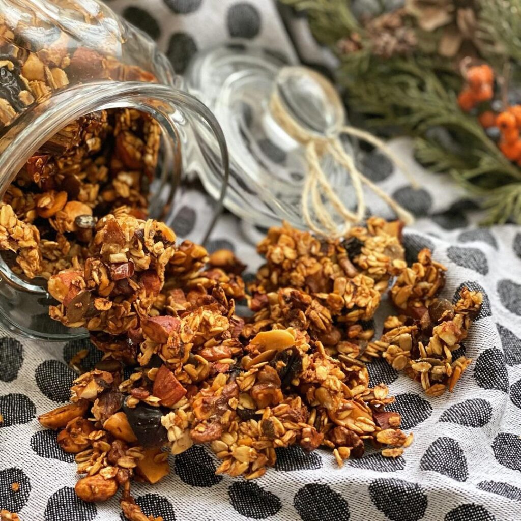 Granola aux graines de courge et aux pruneaux