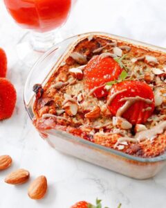 Porridge au four aux fraises et aux amandes