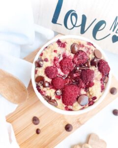 Bowl aux flocons d’avoine fruits rouges et chocolat