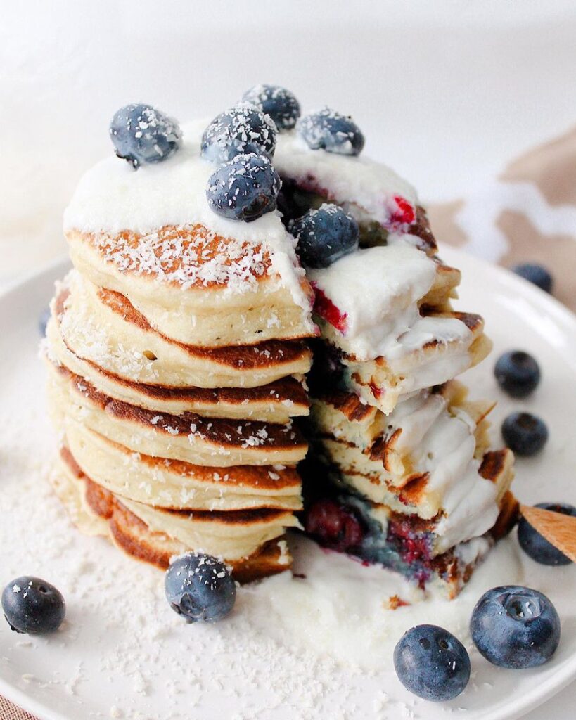 Pancakes aux myrtilles et à la coco