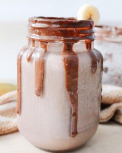 Milkshake banane, cacao et peanut butter